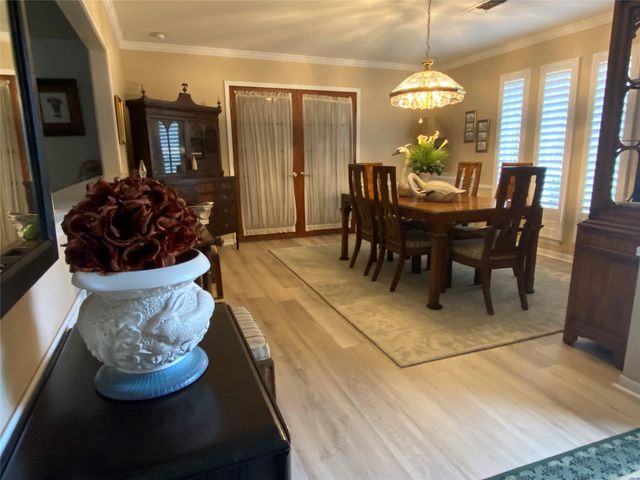 520 Sycamore Street, Lake Jackson, TX 77566