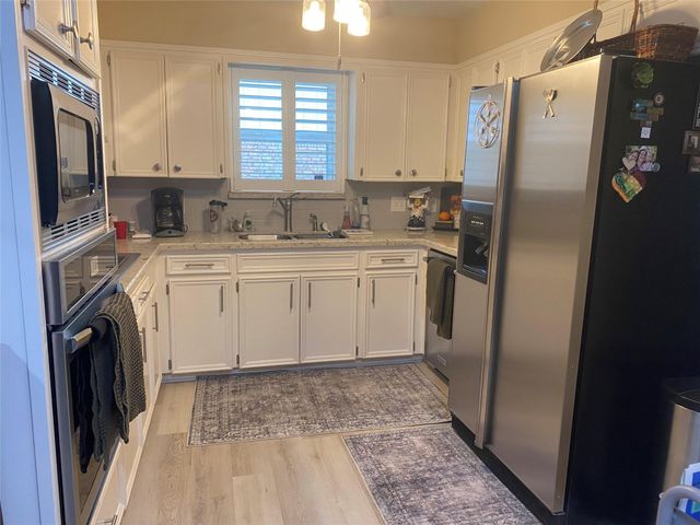 520 Sycamore Street, Lake Jackson, TX 77566