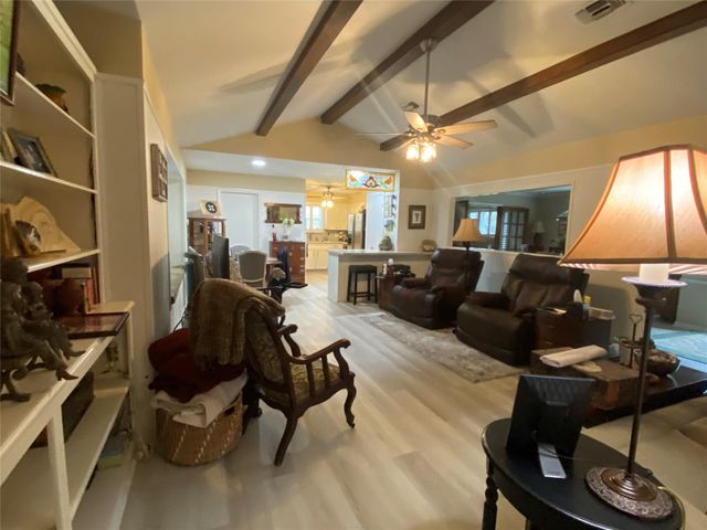 520 Sycamore Street, Lake Jackson, TX 77566