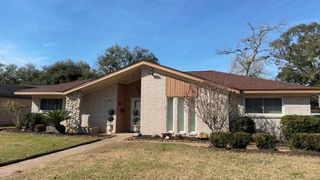 520 Sycamore Street, Lake Jackson, TX 77566