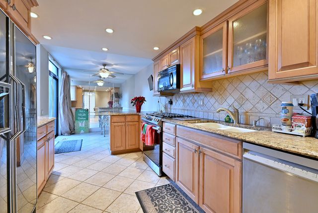 7 Birch Tree Court, Elmhurst, IL 60126