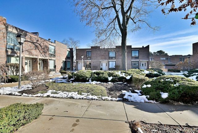 7 Birch Tree Court, Elmhurst, IL 60126