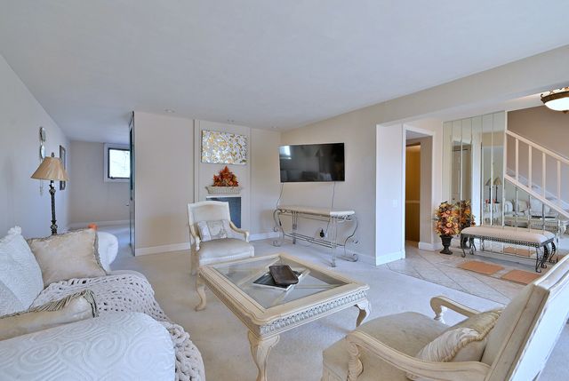 7 Birch Tree Court, Elmhurst, IL 60126