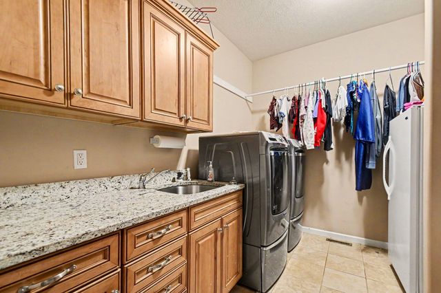 55220 Sundance Drive, New Carlisle, IN 46552