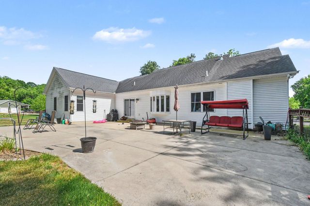 55220 Sundance Drive, New Carlisle, IN 46552