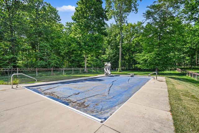 55220 Sundance Drive, New Carlisle, IN 46552