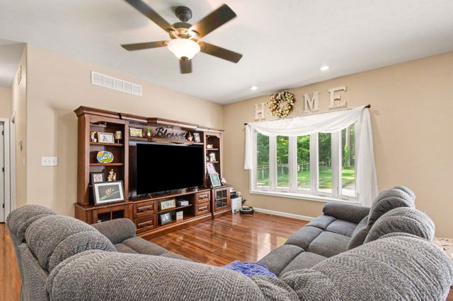 55220 Sundance Drive, New Carlisle, IN 46552