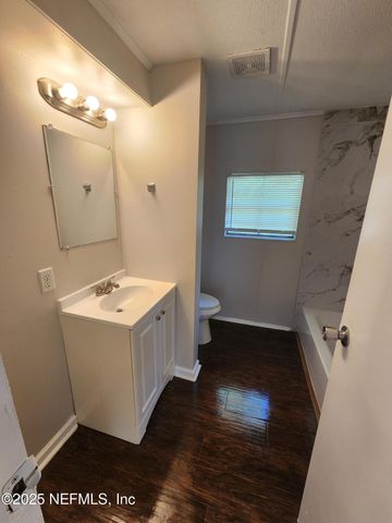 5827 AUGO Lane, Jacksonville, FL 32244