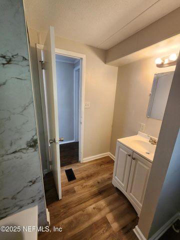 5827 AUGO Lane, Jacksonville, FL 32244
