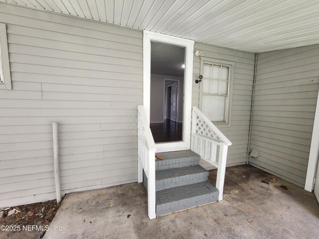 5827 AUGO Lane, Jacksonville, FL 32244