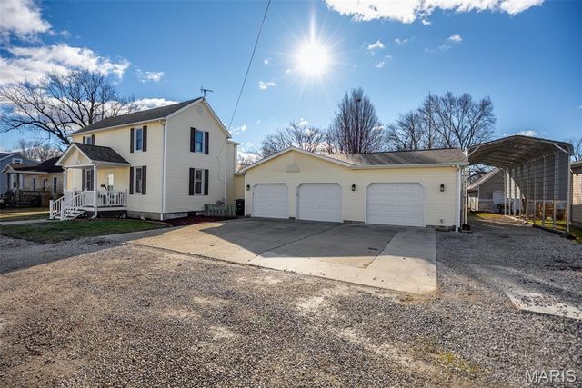 306 E Putnam Street, Mount Olive, IL 62069