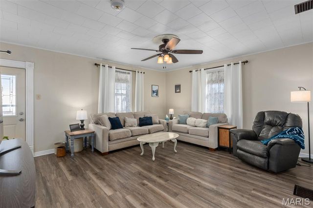 306 E Putnam Street, Mount Olive, IL 62069