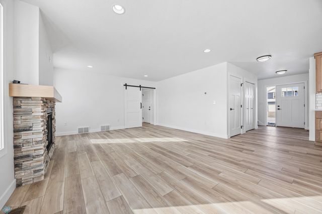 8806 Meadowlark Parkway, Horace, ND 58047