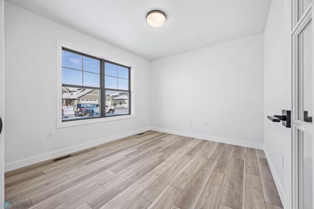 8806 Meadowlark Parkway, Horace, ND 58047