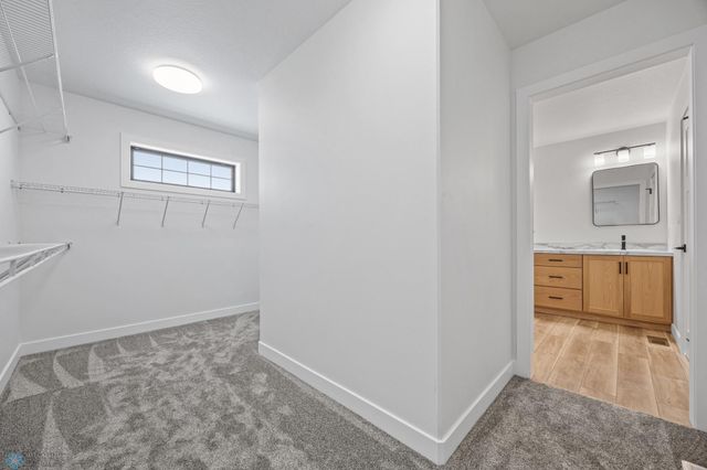 8806 Meadowlark Parkway, Horace, ND 58047