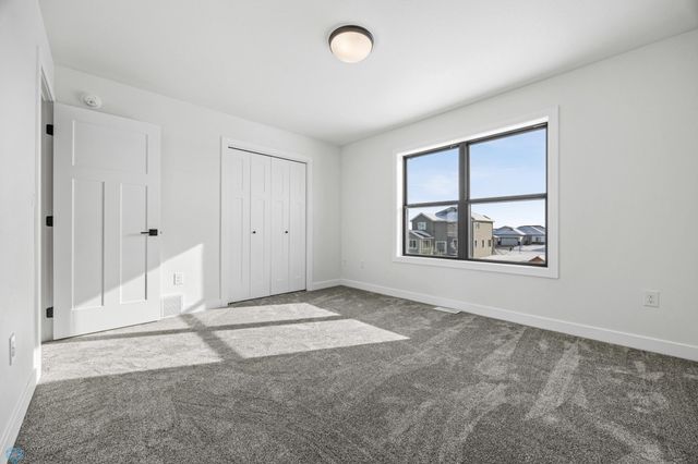 8806 Meadowlark Parkway, Horace, ND 58047