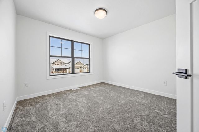 8806 Meadowlark Parkway, Horace, ND 58047