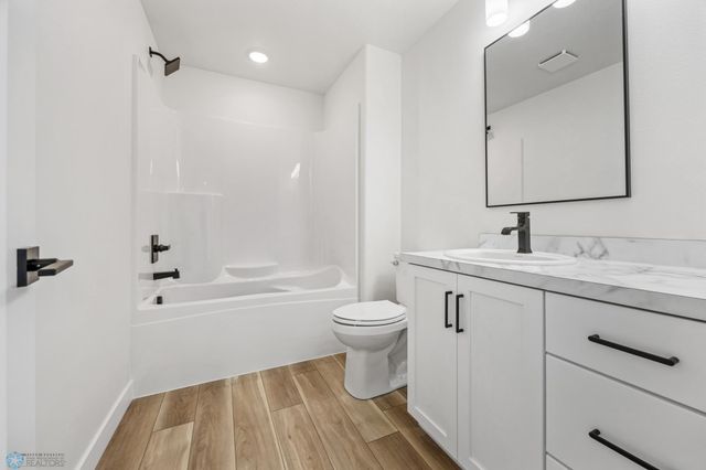 8806 Meadowlark Parkway, Horace, ND 58047