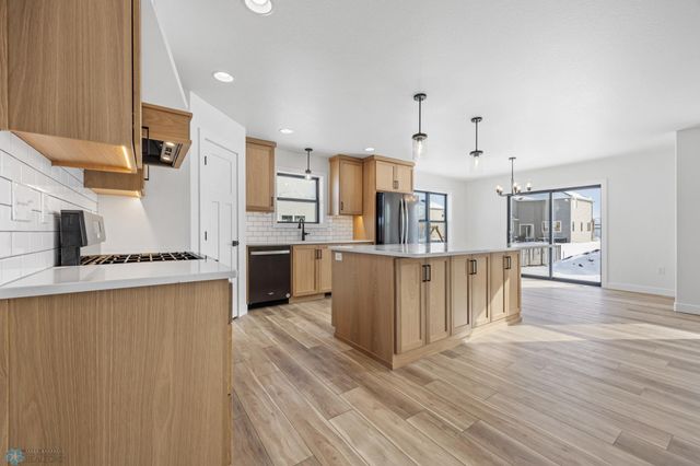 8806 Meadowlark Parkway, Horace, ND 58047