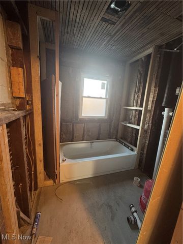 1015 E 131st Street, East Cleveland, OH 44108