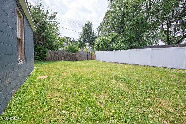 12 Jase Court, Albany, NY 12208