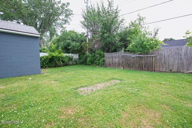 12 Jase Court, Albany, NY 12208