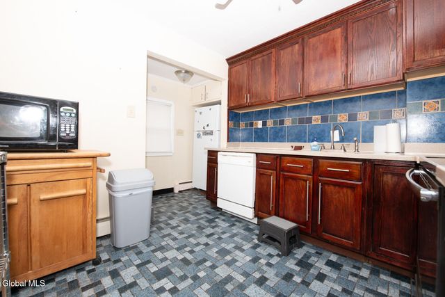 12 Jase Court, Albany, NY 12208