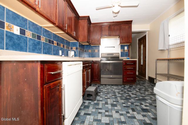12 Jase Court, Albany, NY 12208