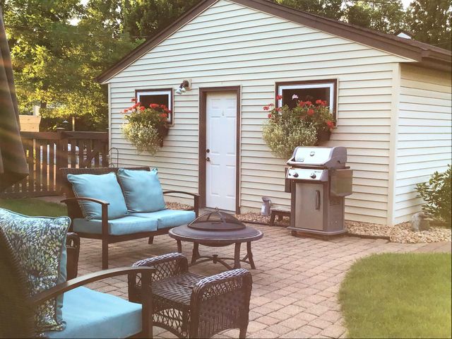 2111 Niles Avenue, Saint Paul, MN 55116