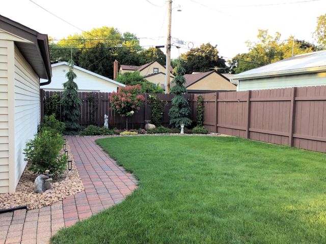 2111 Niles Avenue, Saint Paul, MN 55116