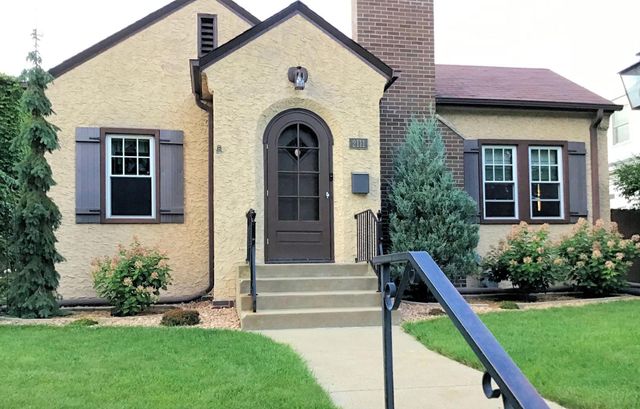 2111 Niles Avenue, Saint Paul, MN 55116