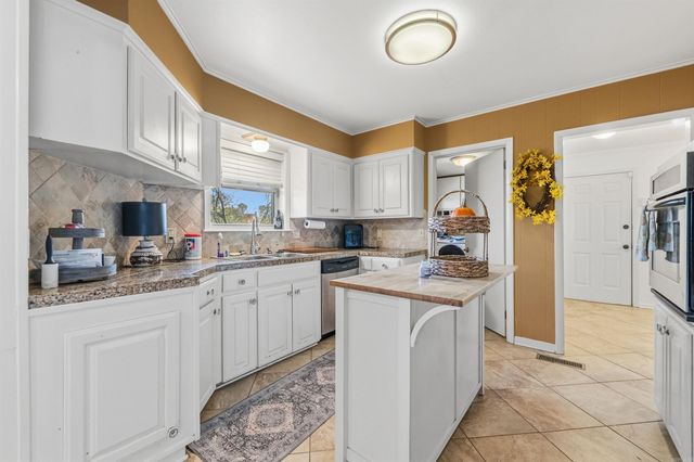 17 Oakwood Road, Little Rock, AR 72202