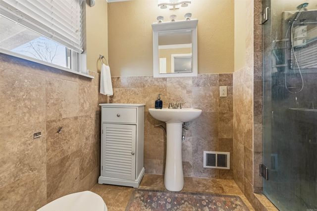 17 Oakwood Road, Little Rock, AR 72202