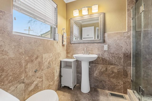 17 Oakwood Road, Little Rock, AR 72202