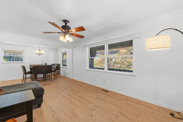 17 Oakwood Road, Little Rock, AR 72202