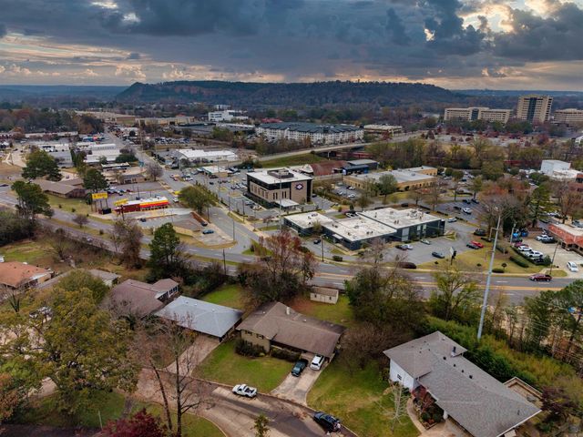 17 Oakwood Road, Little Rock, AR 72202