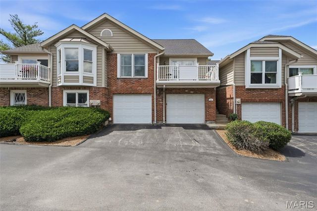 2224 Ole Castle Court, Chesterfield, MO 63017