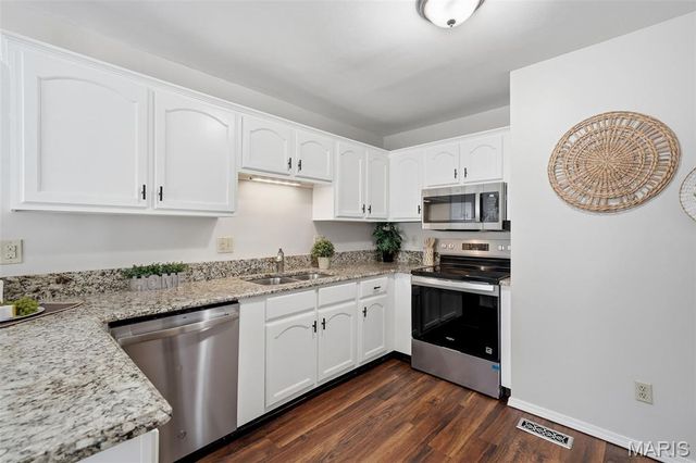 2224 Ole Castle Court, Chesterfield, MO 63017