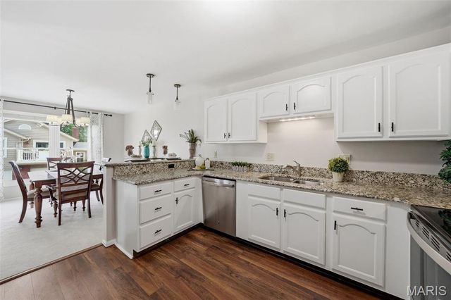 2224 Ole Castle Court, Chesterfield, MO 63017