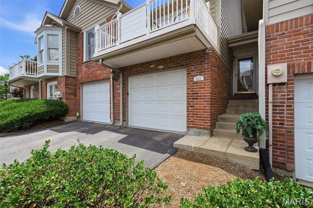 2224 Ole Castle Court, Chesterfield, MO 63017