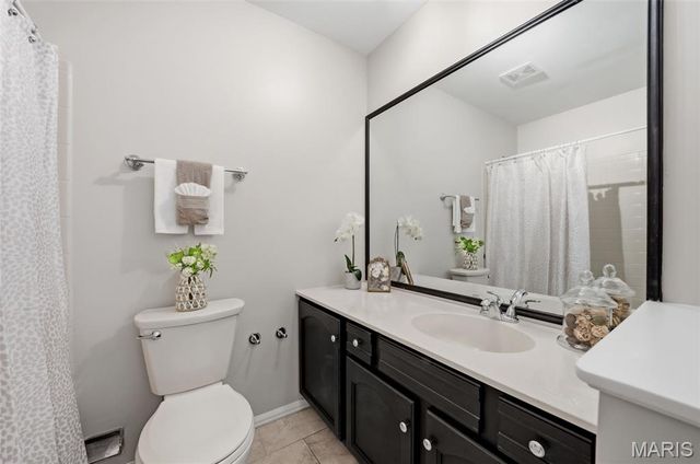 2224 Ole Castle Court, Chesterfield, MO 63017