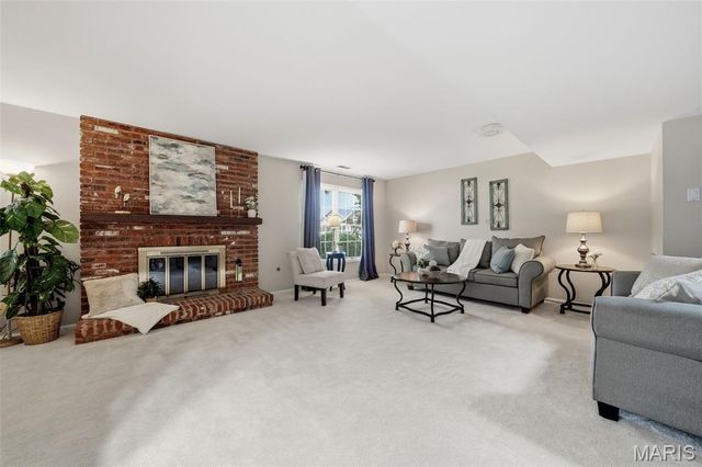 2224 Ole Castle Court, Chesterfield, MO 63017