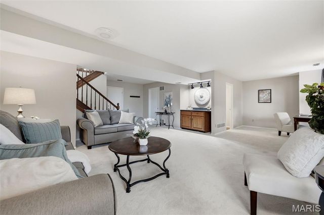 2224 Ole Castle Court, Chesterfield, MO 63017