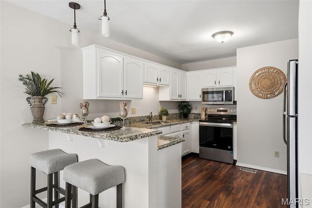 2224 Ole Castle Court, Chesterfield, MO 63017