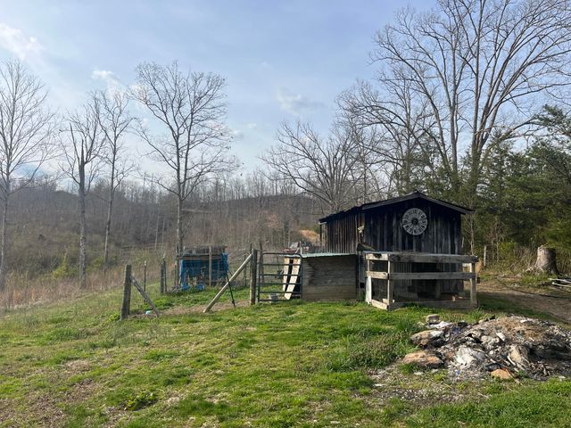 617 Walk Log Branch Road, Beattyville, KY 41311