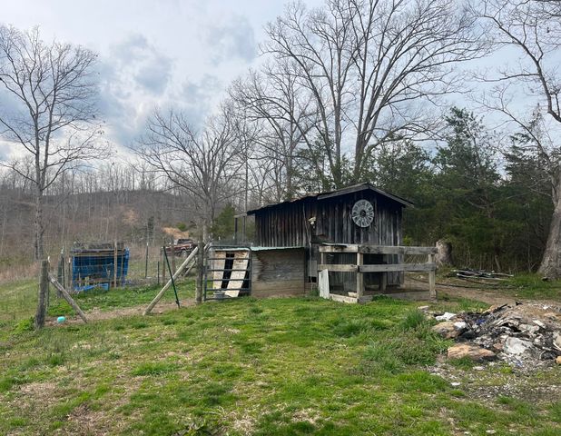 617 Walk Log Branch Road, Beattyville, KY 41311