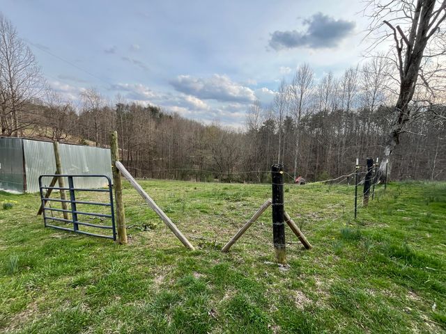 617 Walk Log Branch Road, Beattyville, KY 41311