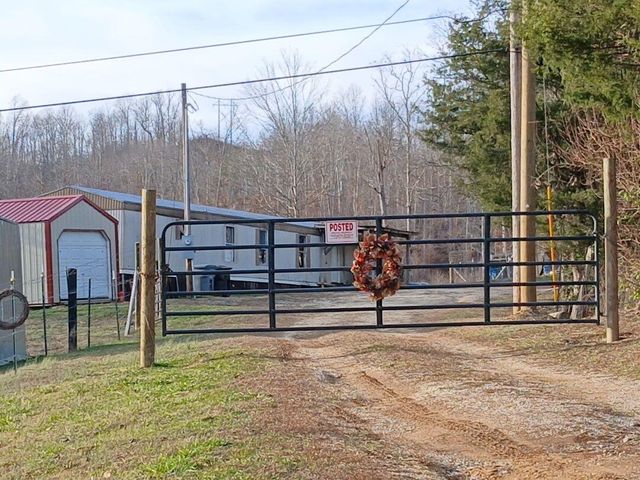 617 Walk Log Branch Road, Beattyville, KY 41311