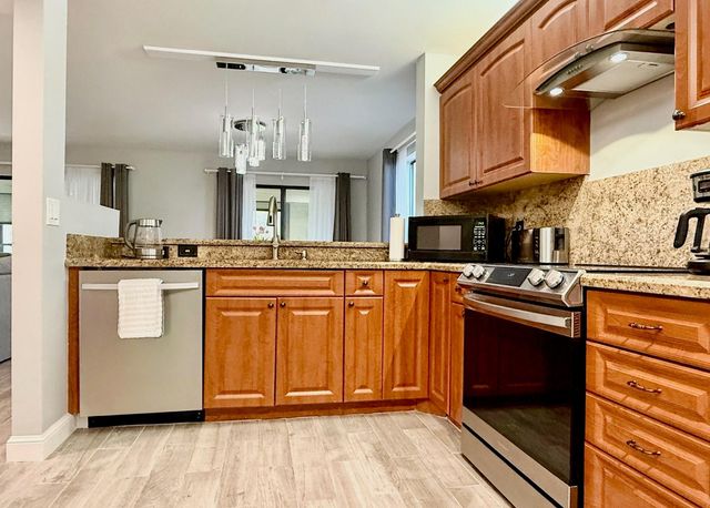 10615 Ocean Palm Way 102, Boynton Beach, FL 33437