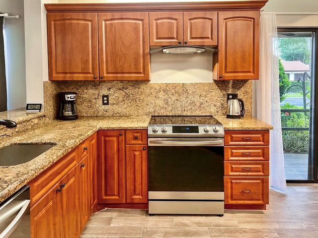 10615 Ocean Palm Way 102, Boynton Beach, FL 33437